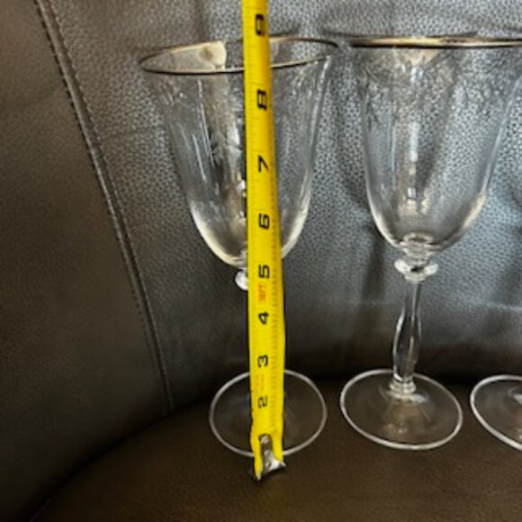 NWOT Set of 4 Vintage Romance Etched Wine Glasses Goblets With Platinum Rim - Picture 6 of 12
